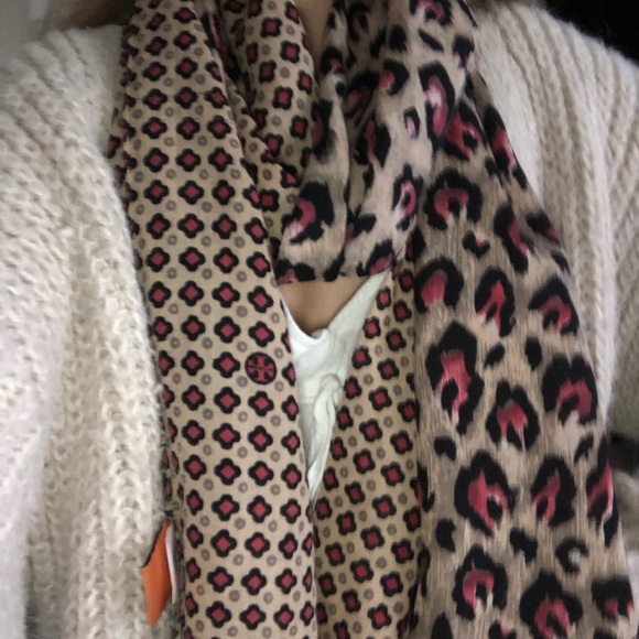 Tory Burch scarf✨ - Picture 4 of 4